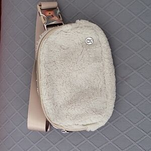 Lululemon Everyday Belt Bag Sherpa Off White Ivory